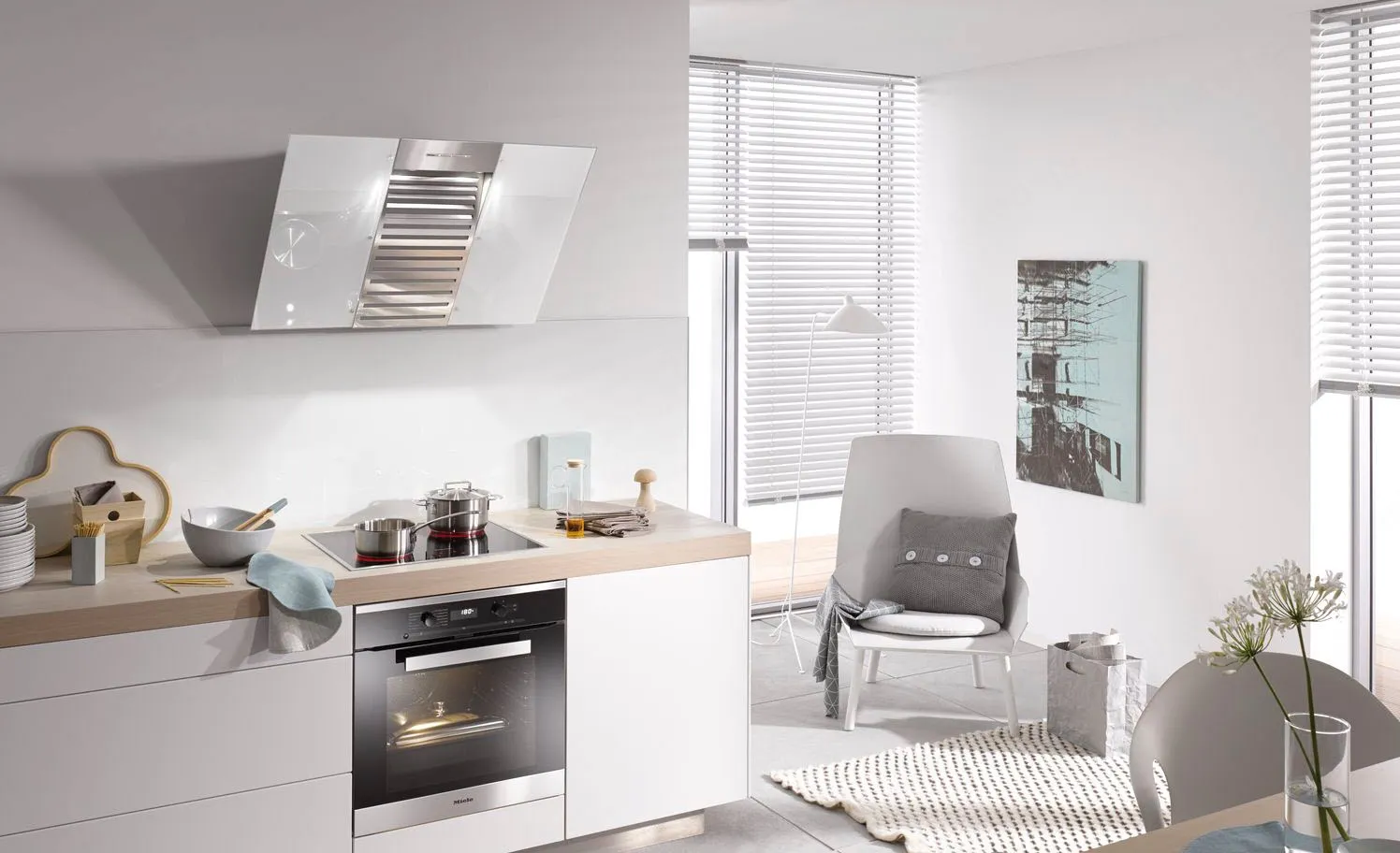 Miele קולט אדים ורטיקלי 90 ס"מ מנירוסטה משולב זכוכית לבנה MIELE DA6096W — תמונה 3